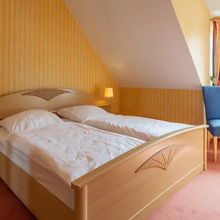 Zur Linde Hotel 3*