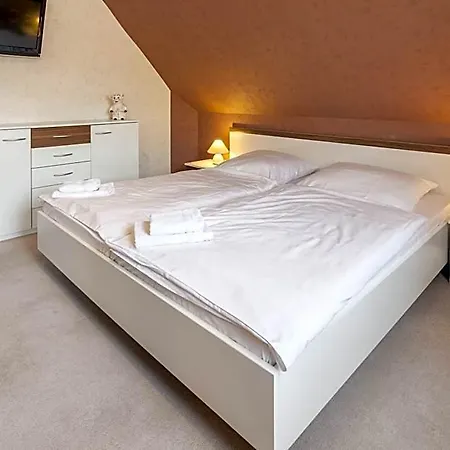 Zur Linde Hotel 3*