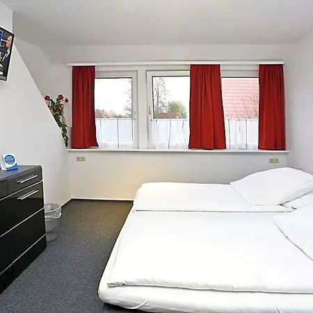 Zur Linde Hotel 3*